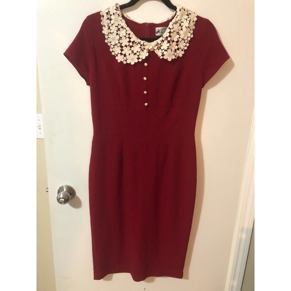 Vintage Looking Lace Collared Dress. - Picture 1 of 3